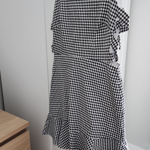 Any 3 listings for 20$ DRESSES SIZE LARGE - Picture 8 of 10